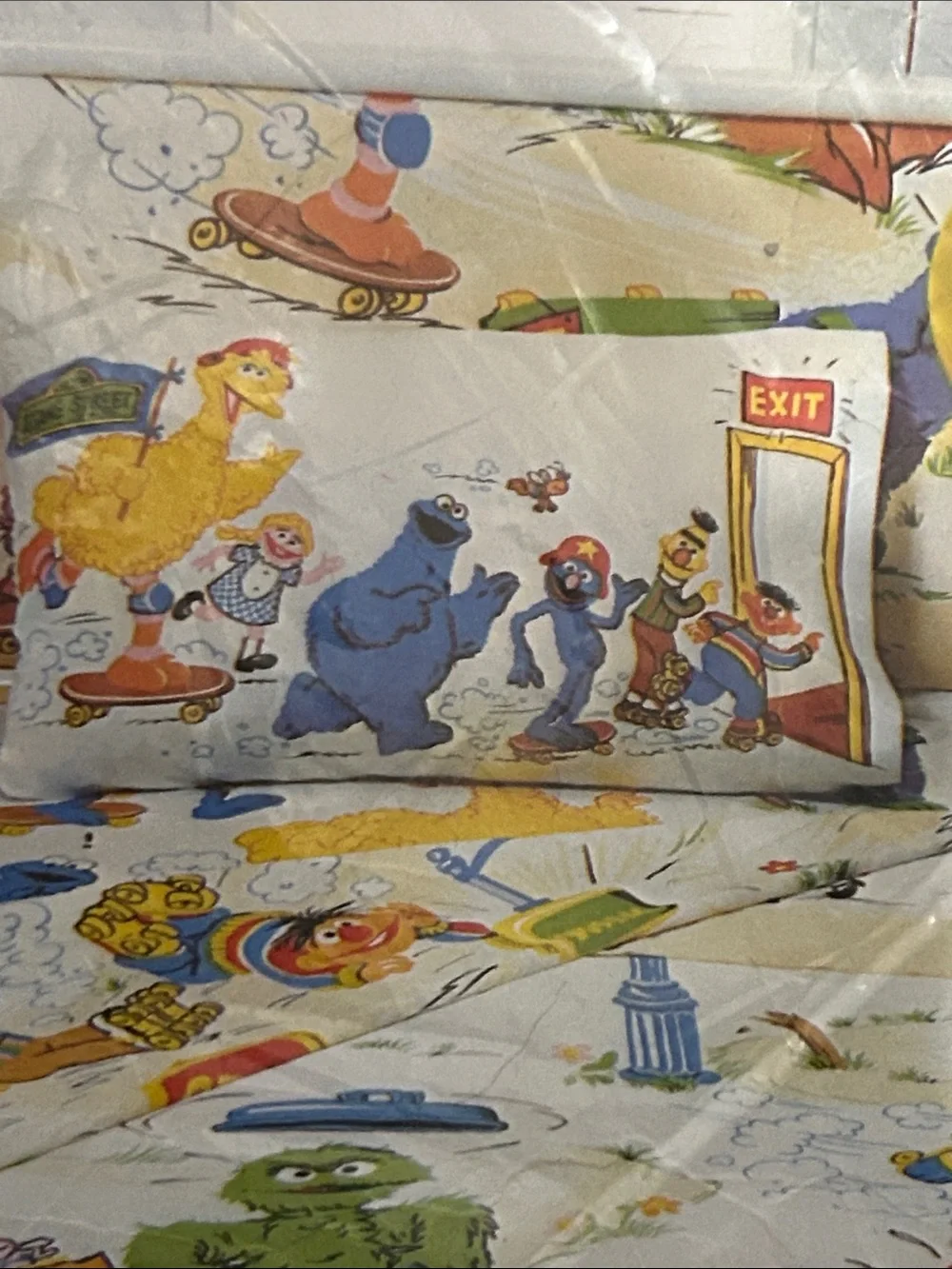 Vintage Sesame Street Kids' Bedding set. Multiple Characters. Twin